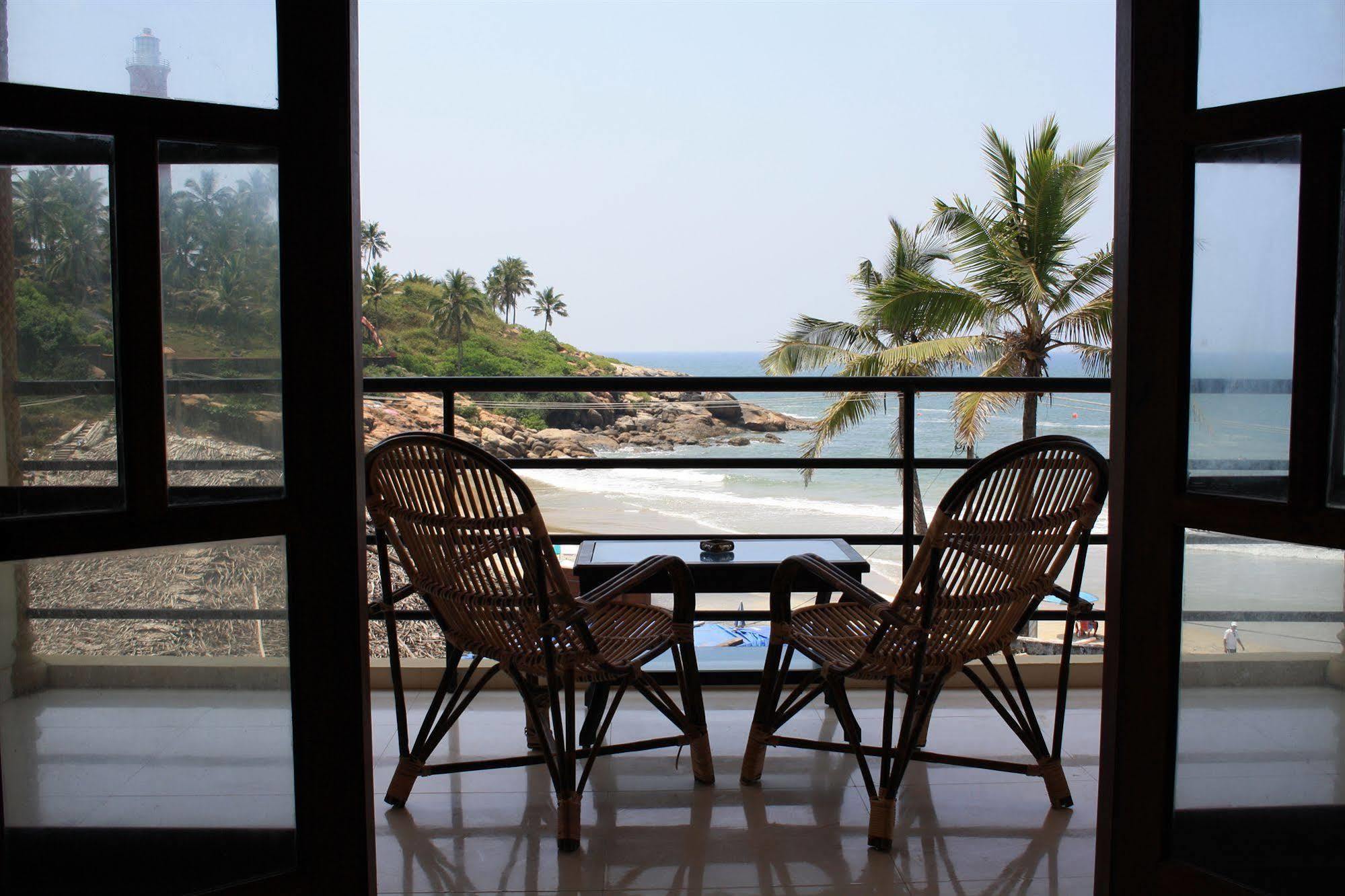 The Ocean Park Beach Resort Kovalam Exterior foto